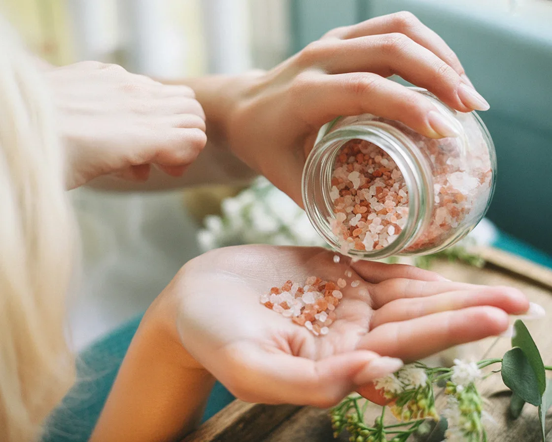 5 Simple Ways to Use Himalayan Pink Salt for Weight Loss 1 Himalayan pink salt drink recipe for weight loss with lemon and warm water.